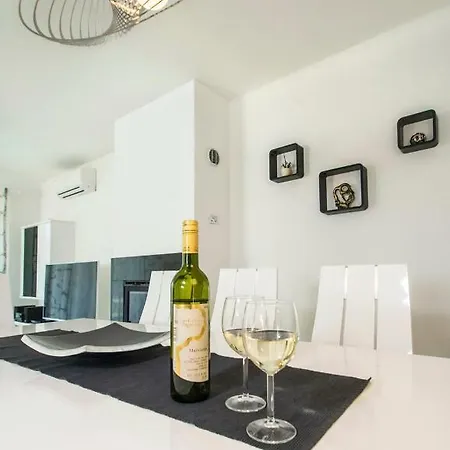 Villa House Topid