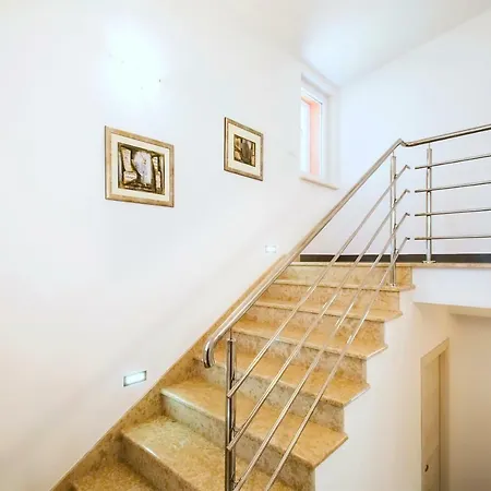 Villa House Topid